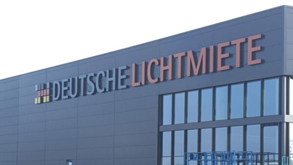 jank_werbetechnik_dlm_nachher Leuchtschrift am Gebäude der Deutschen Lichtmiete